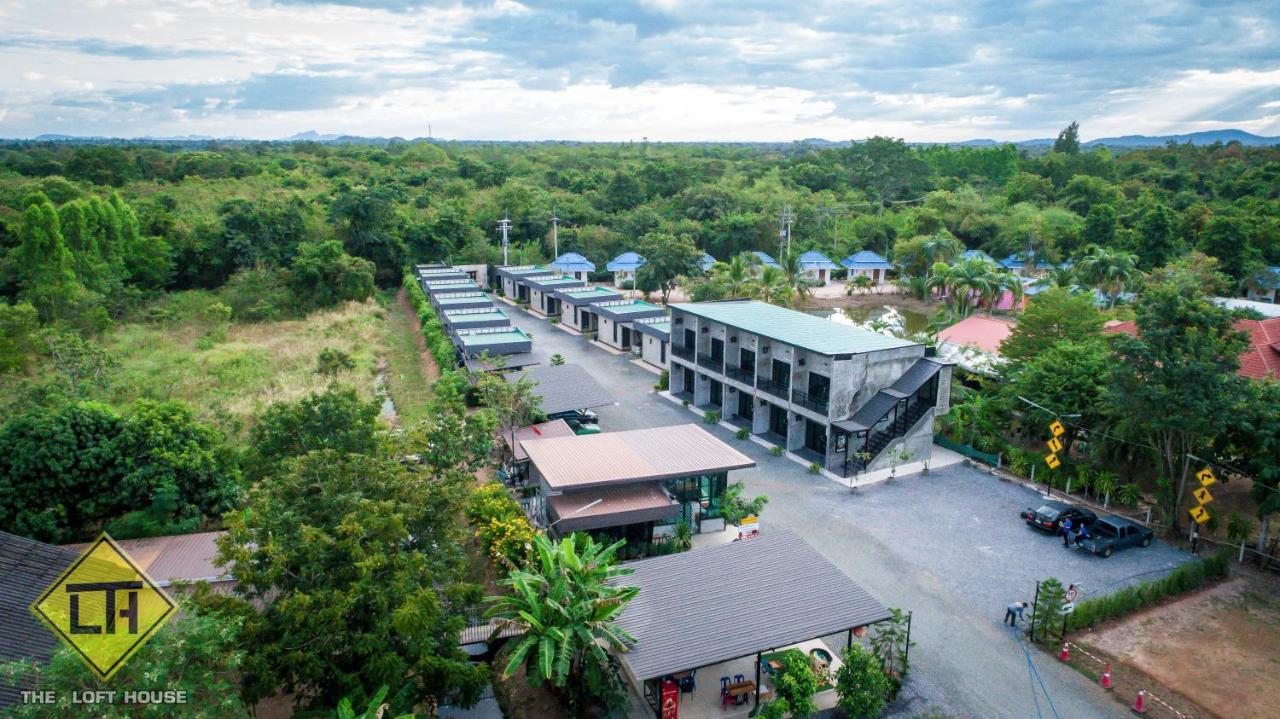 The Loft House Sakaeo Hotel Watthana Nakhon Exterior foto
