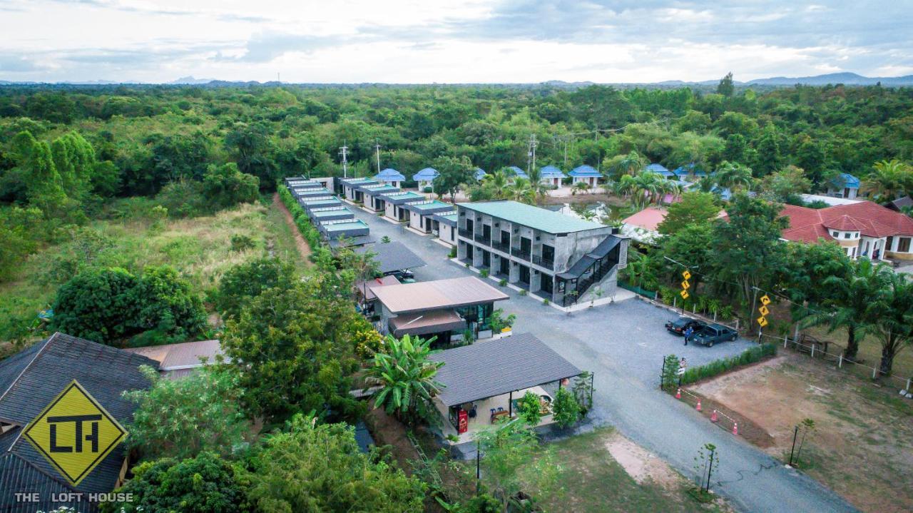 The Loft House Sakaeo Hotel Watthana Nakhon Exterior foto